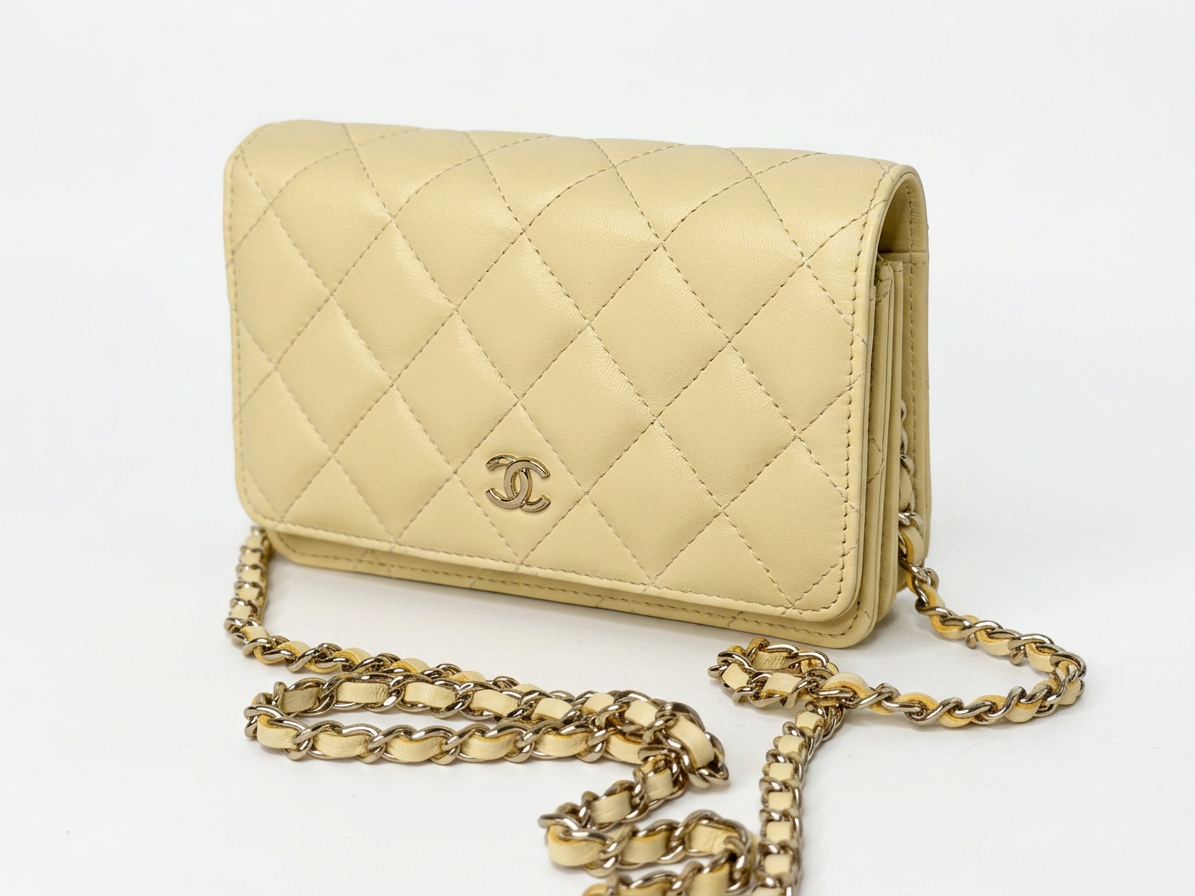 Classic Wallet on Chain — Pale Yellow Lambskin